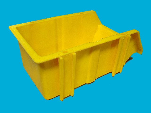 Solid plastic crate