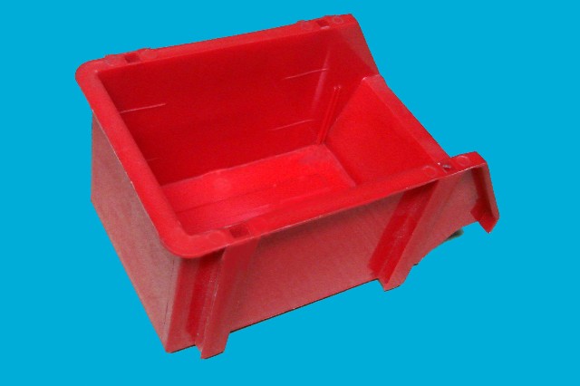 Solid plastic crate