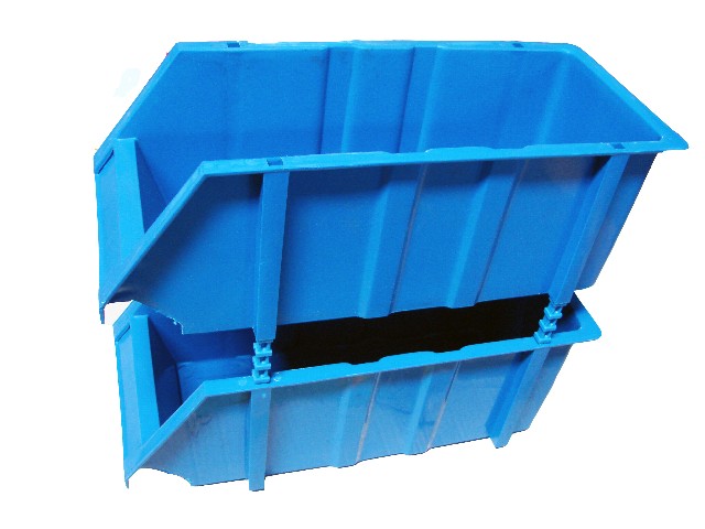 Solid plastic crate