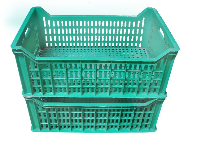 Vented plastic crate