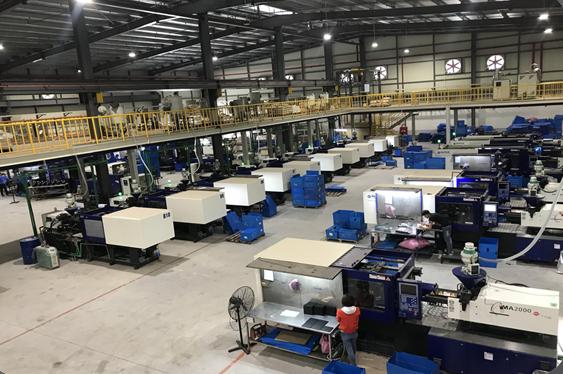 Plastic molding machines