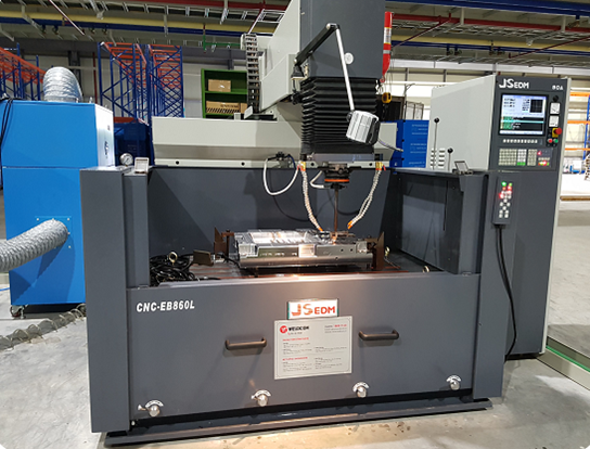 Plastic molding machines
