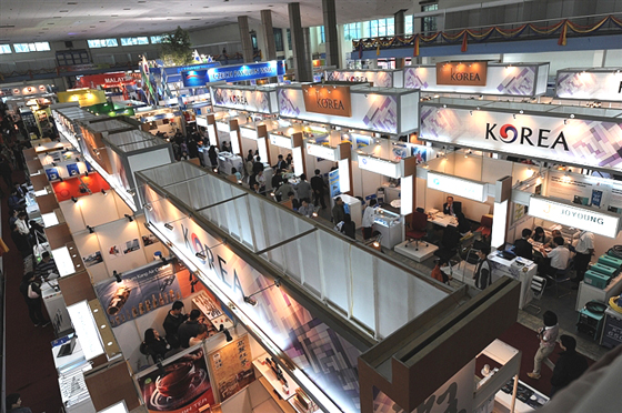 Organizing trade fairs