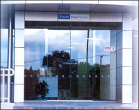 Automatic sliding door