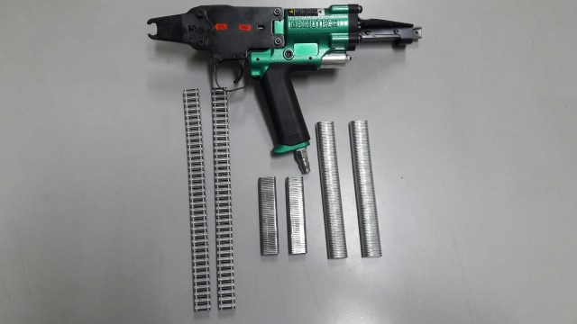 Hand-held pneumatic tool