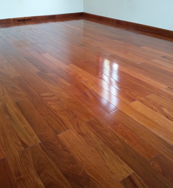 Finger joint laminated floor