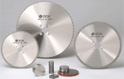 Alloy pieces attached saw blade