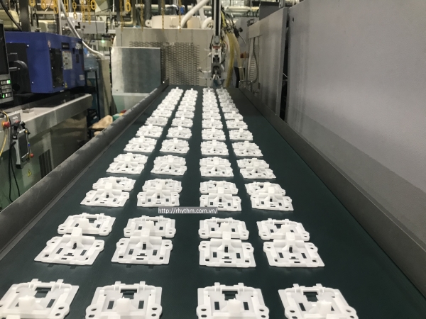 Plastic mold part