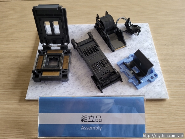 Plastic mold part