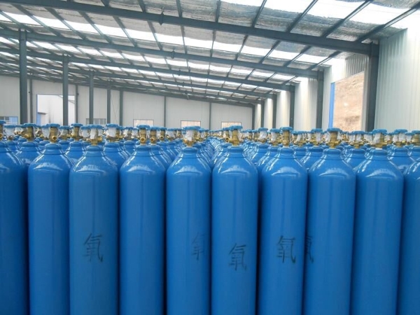 Oxygen gas cylinder