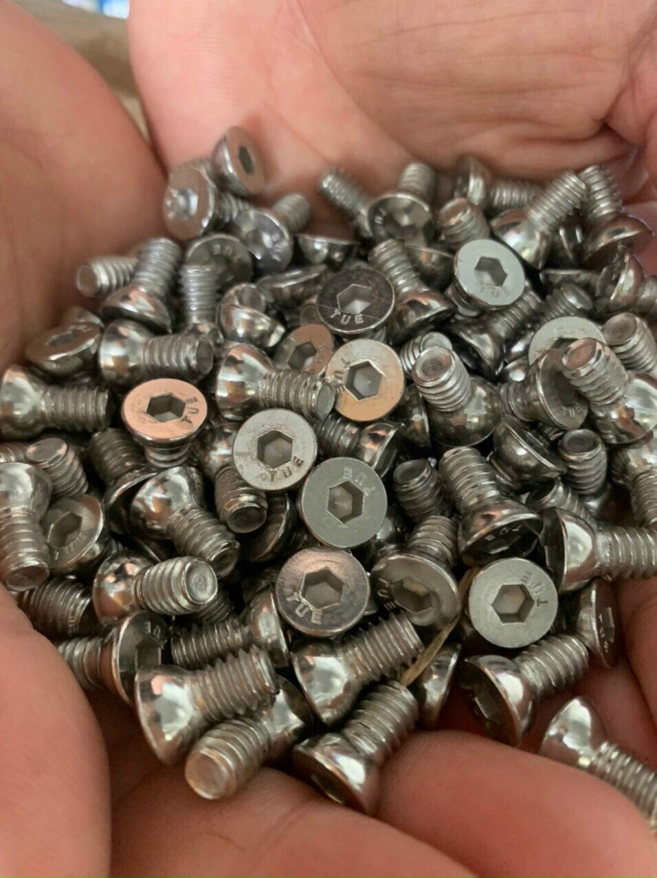 One way screw