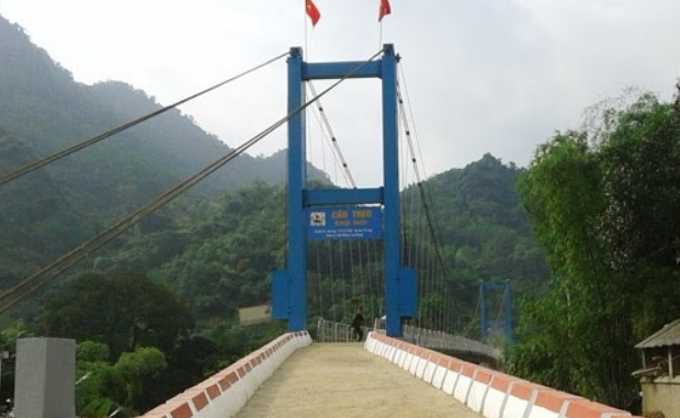 Cho Moi suspension bridge