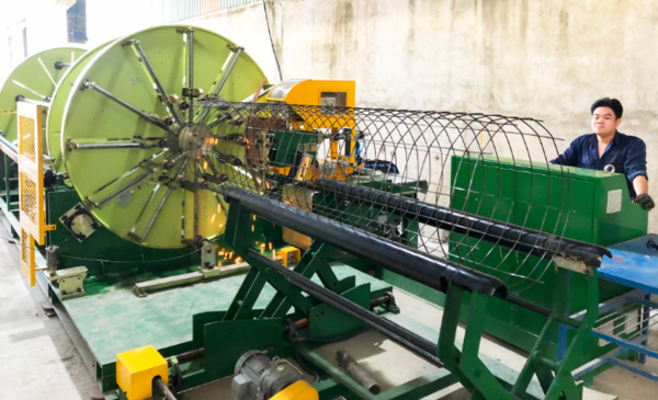 Concrete pipe cage welders