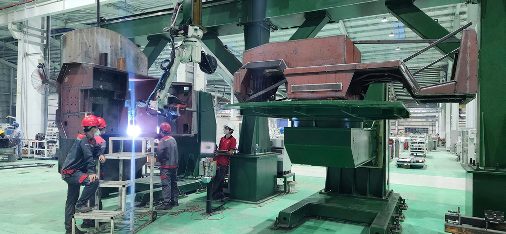 Welding line solutions for heavy industrial structures and installation