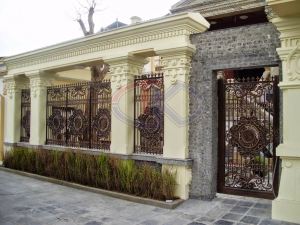 Cast aluminum fence