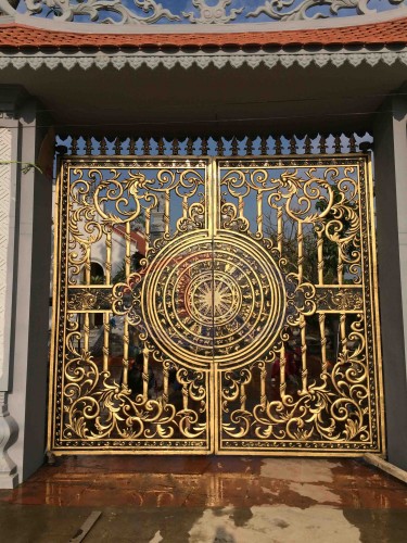 Cast iron gate