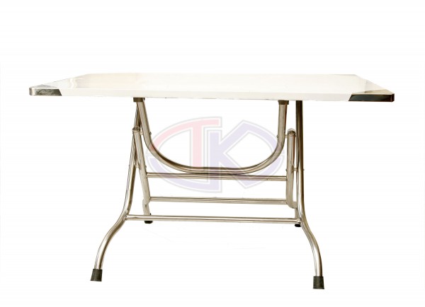 Folding table