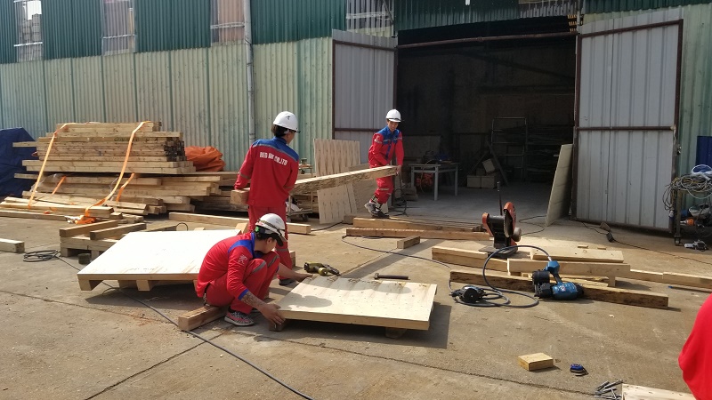 Single-faced solid top pallets