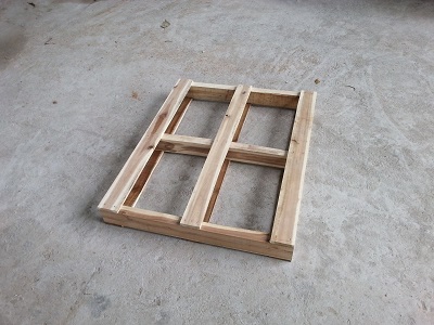 Two-way wooden pallet