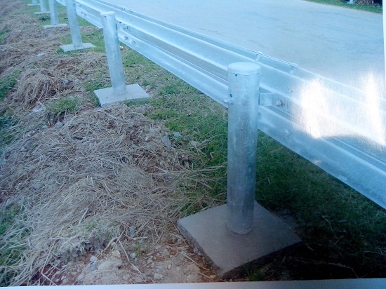 Round steel post guardrail