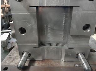 Plastic injection mould
