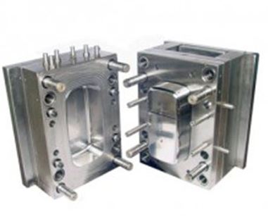 Plastic injection mould