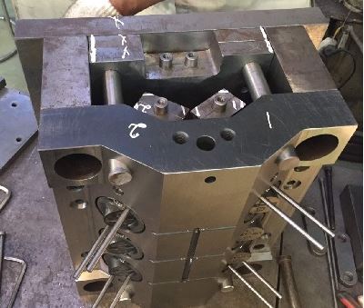 Plastic injection mould