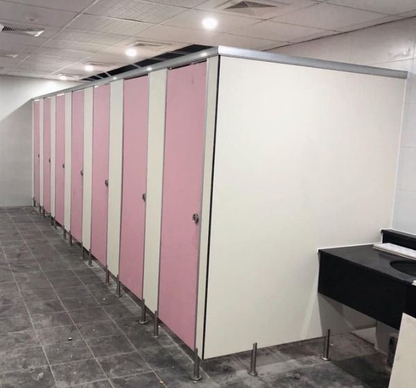 Compact toilet partition