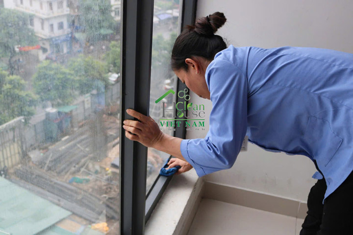 Clean House residential and office cleaning service