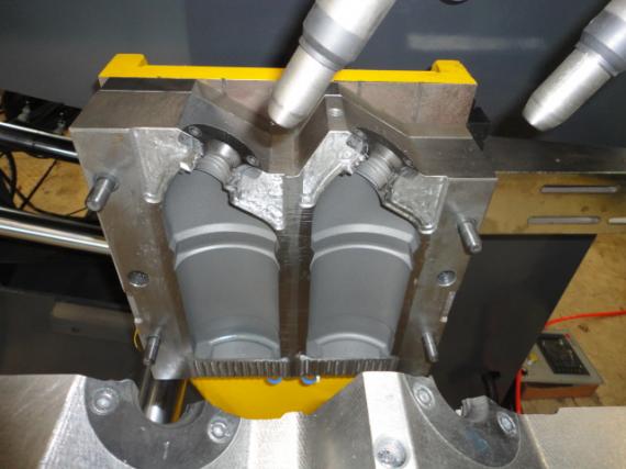 Blowing mould
