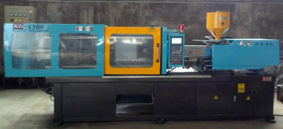Plastic pressing machine
