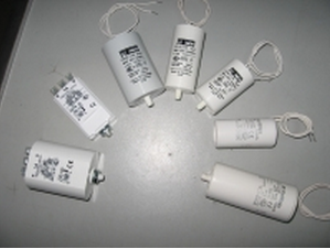Lamp capacitors
