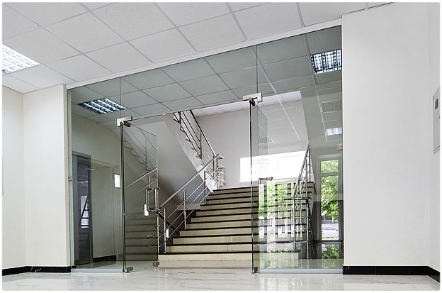 Aluminum glass door