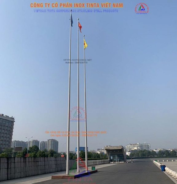 Stainless steel flagpole