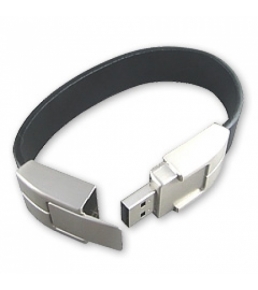 Bracelet-shaped USB