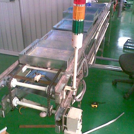 Chain conveyors