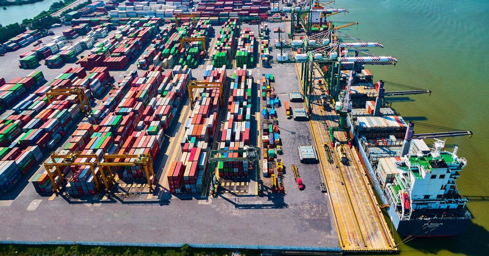 Container seaport service