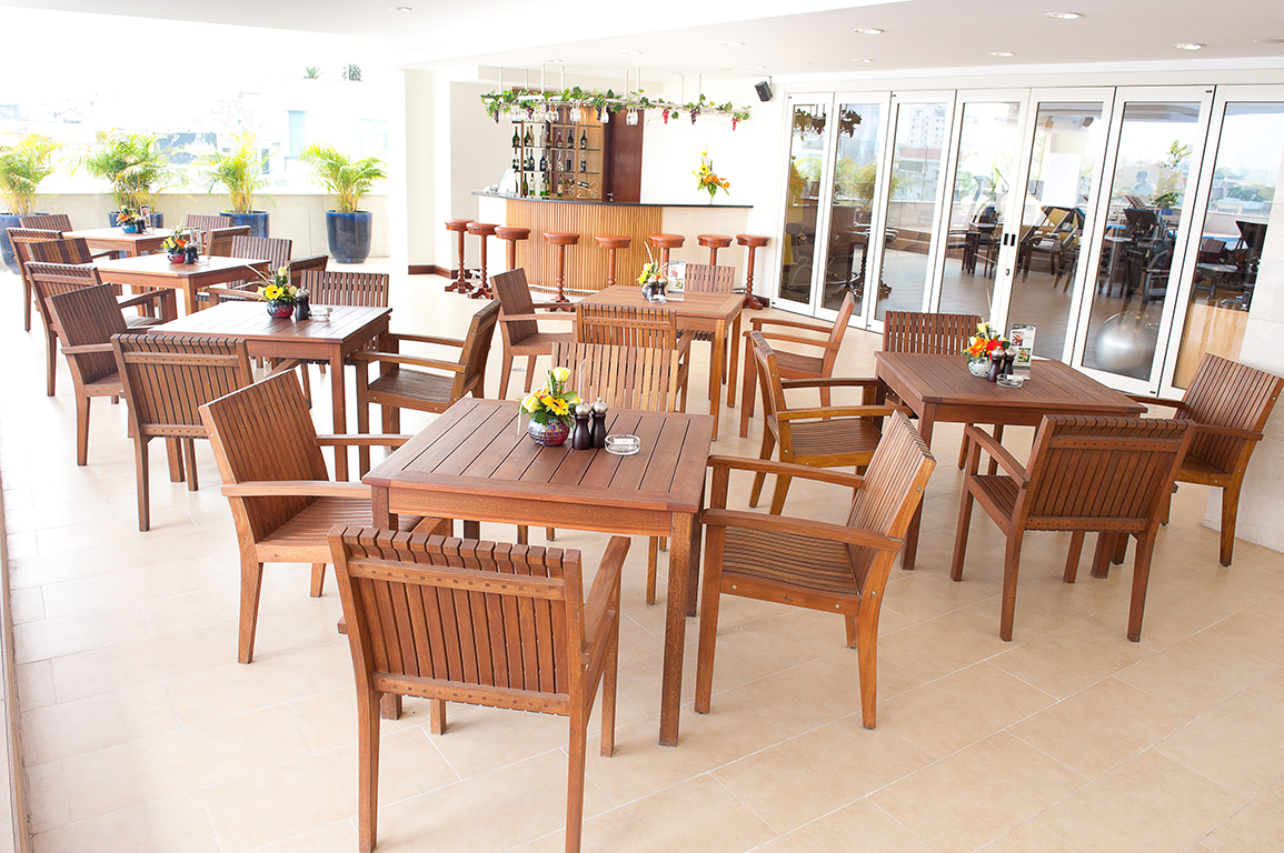 Pool bar
