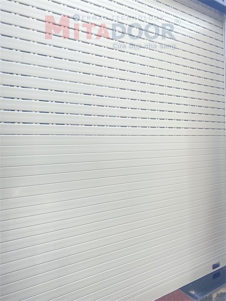 Noise reduction roller shutters