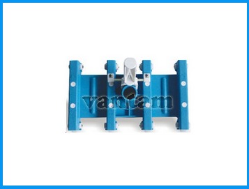 Pool vacuum heads
