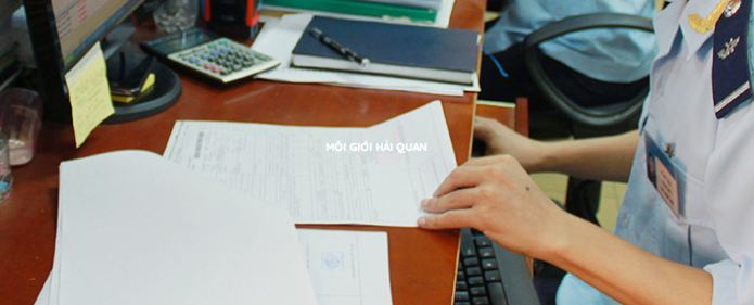 Customs brokerage service