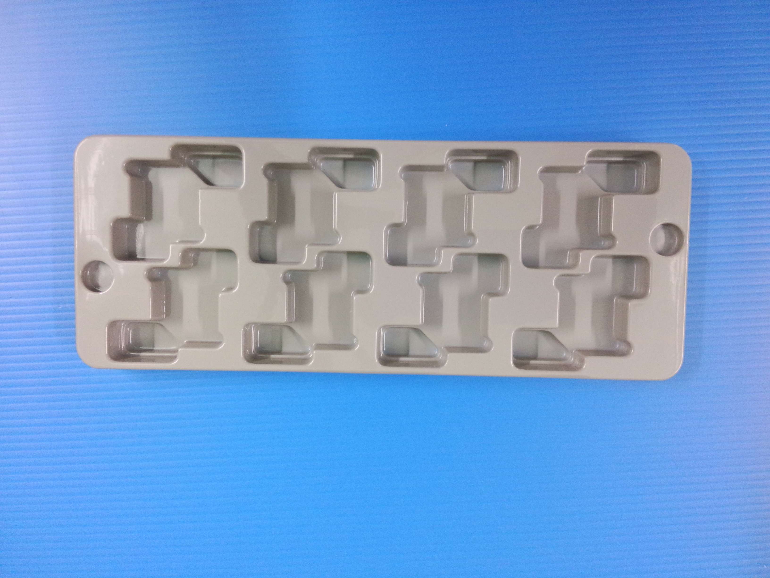 Formed plastic tray