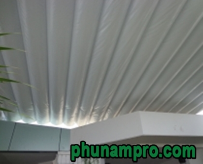 Mobile sliding retractable awnings