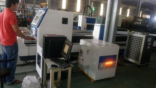 Single-Table Fiber Laser Cutter