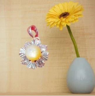 Silver pendant with pearl