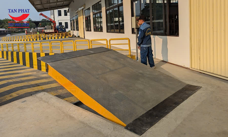 Dock leveler