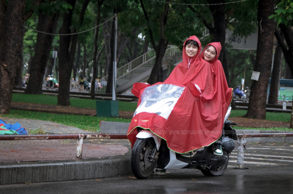 Double-headed raincoat