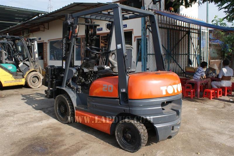 Forklift rental
