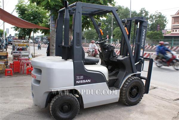 Nissan oil forklift
