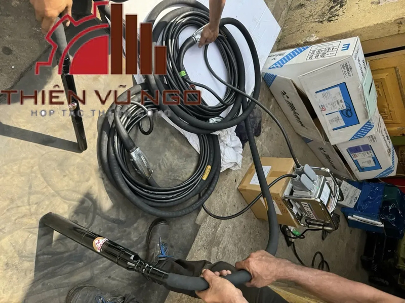 High-frequency vibratory compactor